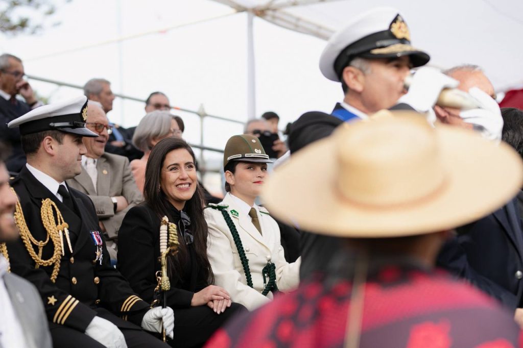 Imagen principal: Alcaldesa Macarena Ripamonti  destaca tradición patria tras participar del desfile militar regional