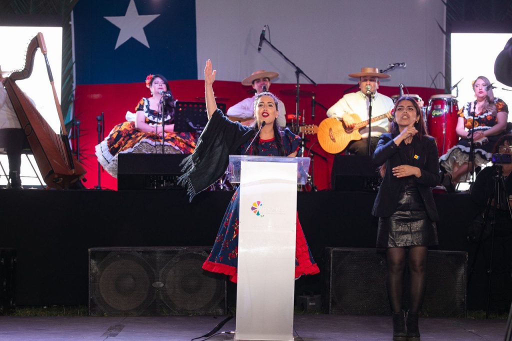 Imagen principal: Con pie de cueca, alcaldesa Macarena Ripamonti inauguró las Fiestas Patrias en Viña del Mar