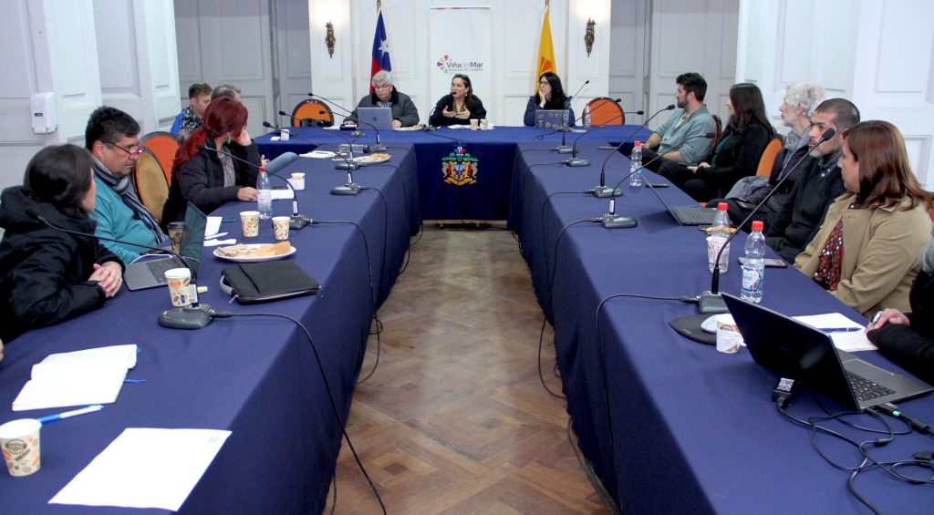 Imagen principal: Expertos analizan zonas de riesgo de edificación en el marco del diagnóstico del Plan Regulador Comunal de Viña del Mar