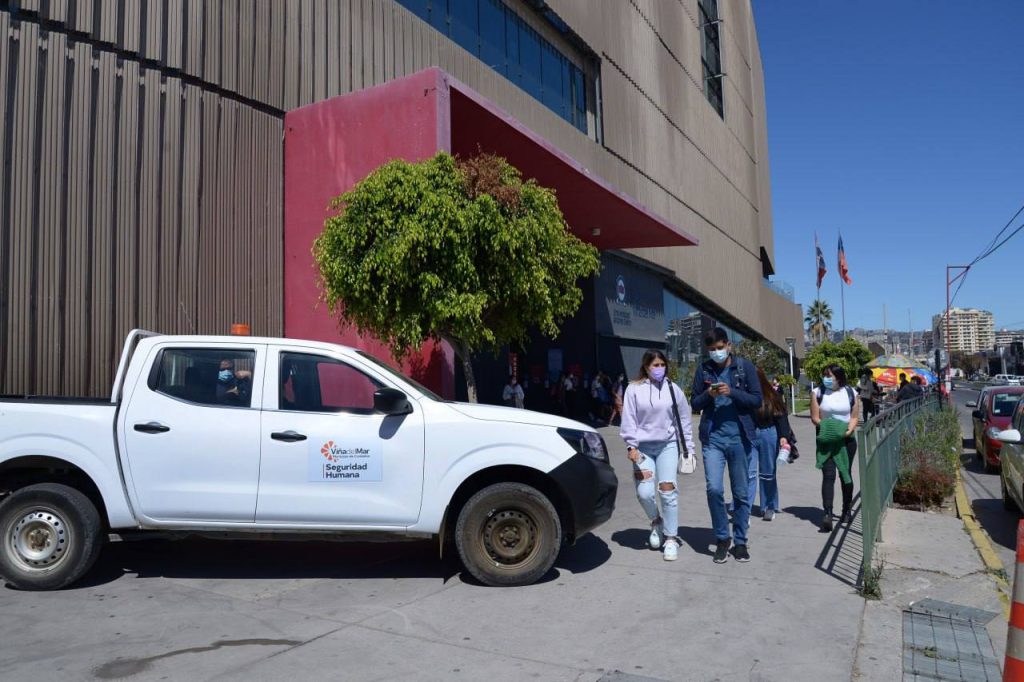 Imagen principal: Municipio de Viña del Mar reforzará iluminación de zona oriente para aumentar seguridad de estudiantes