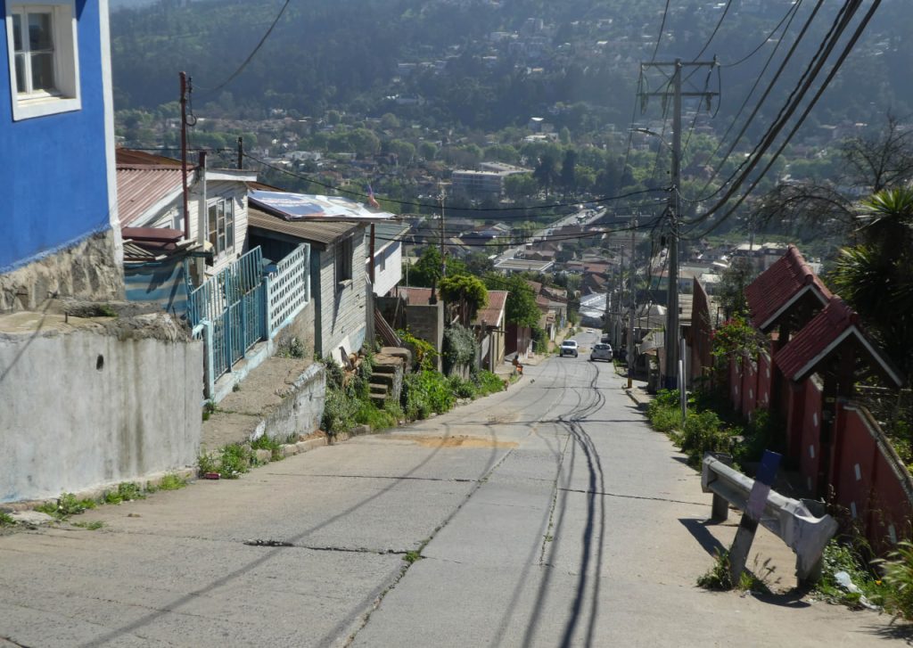 Imagen principal: Municipio de Viña del Mar adjudica proyecto de mejoramiento vial Los Aromos – El Boldo para el sector de Chorrillos