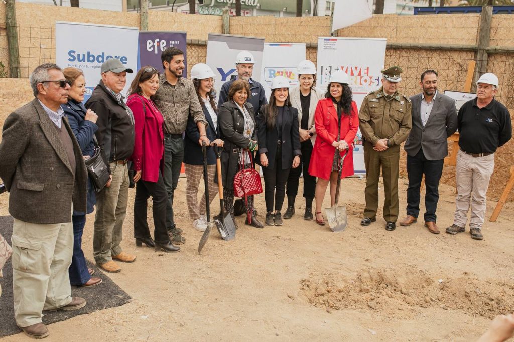 Imagen principal: Recuperación espacio público: Comenzó construcción de plazas en bandejón central del par Viana-Alvarez en Viña del Mar