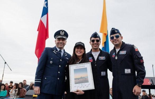 El cielo de Viña del Mar se engalanó con la destreza de “Los Halcones” de la FACH en la celebración de los 149 años de la ciudad