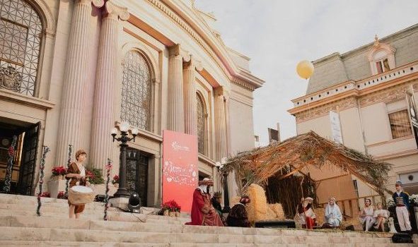 Viñamarinos vivieron una fiesta navideña en el frontis del Teatro Municipal con la interpretación del pesebre humano y villancicos