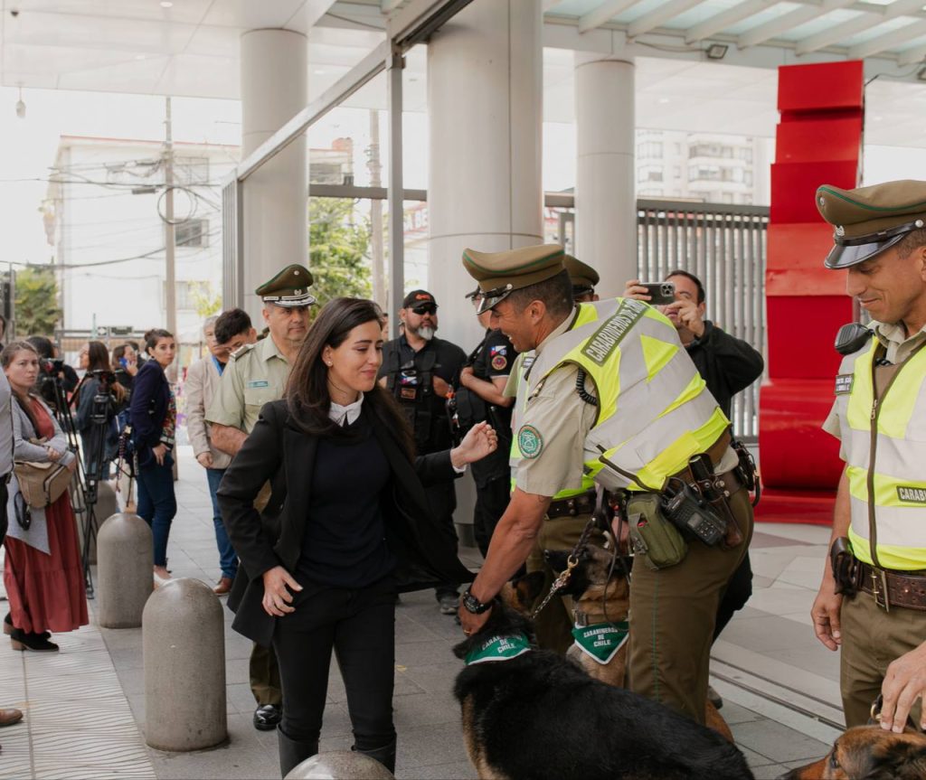 Imagen principal: Municipio, carabineros y centros comerciales despliegan trabajo colaborativo para reforzar seguridad por Navidad en Viña del Mar