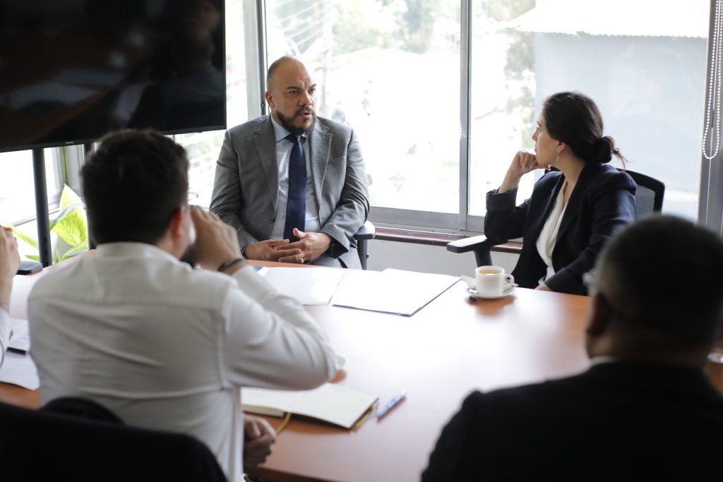 Imagen principal: Alcaldesa Macarena Ripamonti y subsecretario de Prevención del Delito abordaron nuevas estrategias para disminuir altas cifras de homicidios en la comuna