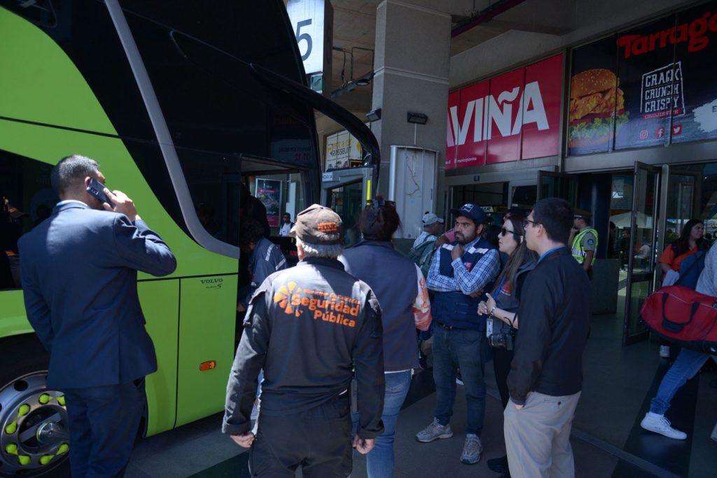 Imagen principal: Organismos públicos realizaron fiscalización a buses y entregaron orientación a pasajeros en Terminal Rodoviario de Viña del Mar