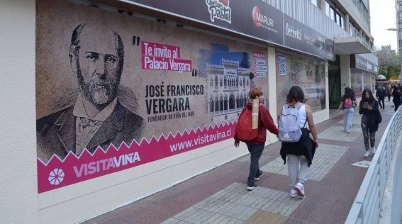 Municipio de Viña del Mar renueva  paneles de emblemática galería del centro destacando a personajes y lugares históricos de la ciudad