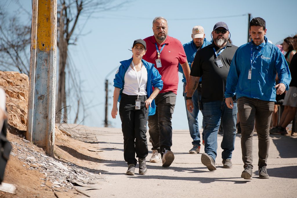 Imagen principal: A una semana de la emergencia: municipio de Viña del Mar avanza en entrega de ayuda y labores para habilitar barrios