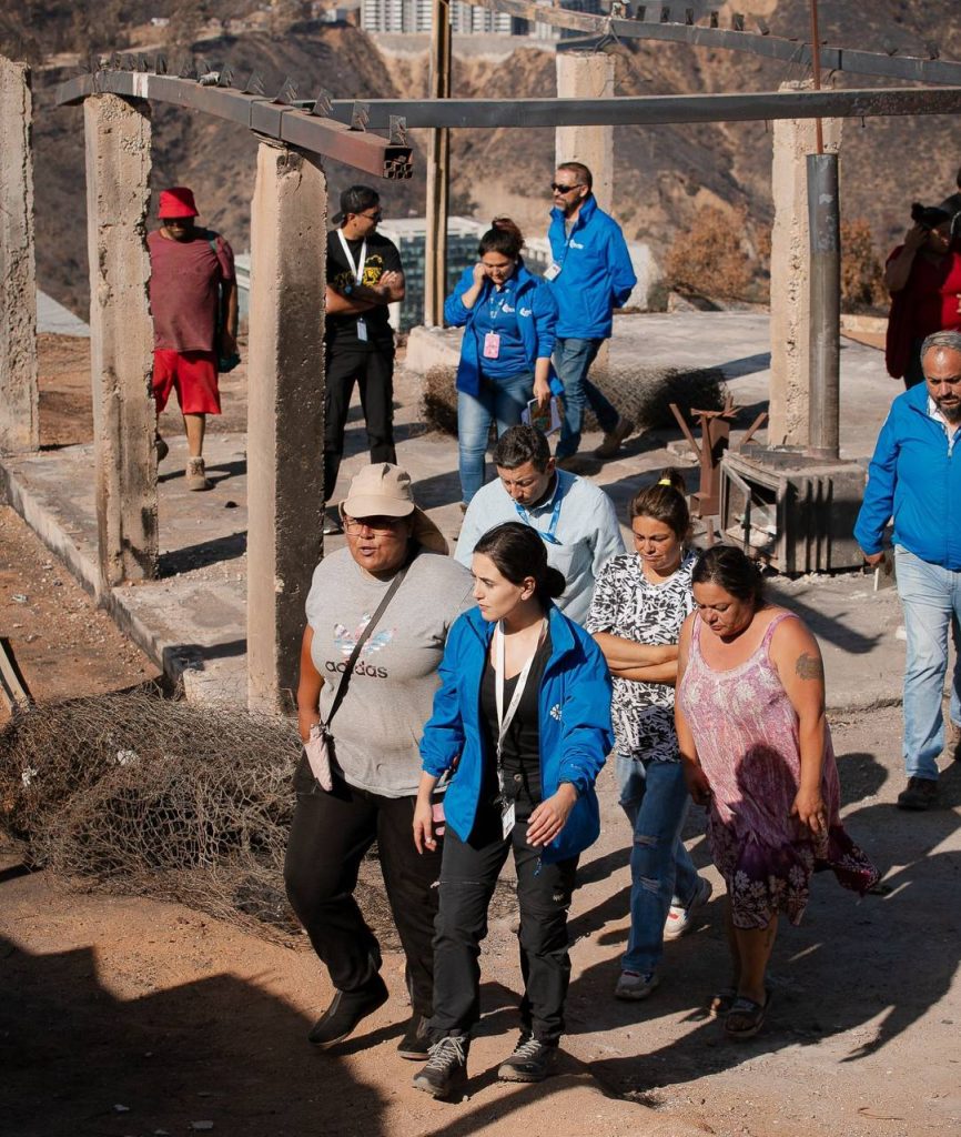 Imagen principal: Alcaldesa Macarena Ripamonti junto a la comunidad denuncian entrega de información falsa a damnificados