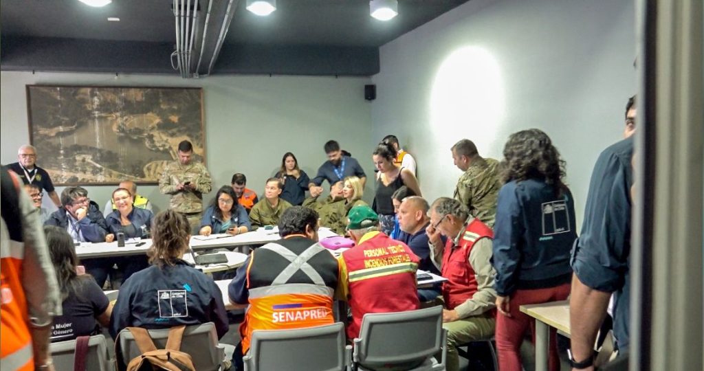 Imagen principal: Municipio de Viña del Mar despliega operativos de ayuda en zonas siniestradas en coordinación con autoridades regionales y albergues