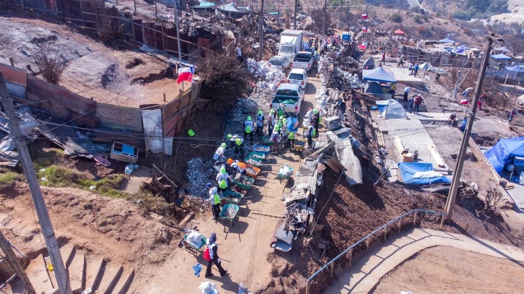 Imagen principal: Municipio de Viña del Mar presentó proyectos para iniciar recuperación de barrios siniestrados en la ciudad