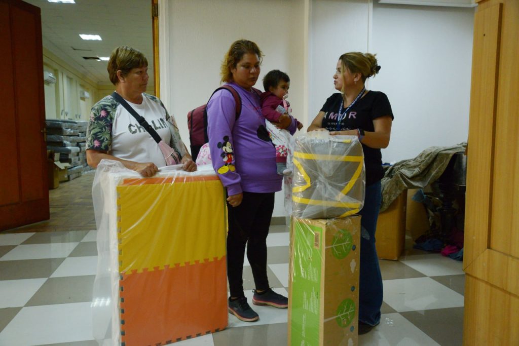 Imagen principal: Entregan set de apoyo para niños y niñas menores de 2 años afectados por el megaincendio en Viña del Mar