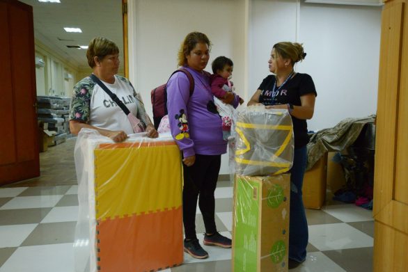 Entregan set de apoyo para niños y niñas menores de 2 años afectados por el megaincendio en Viña del Mar