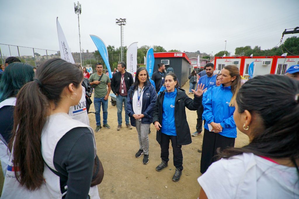 Imagen principal: En El Olivar implementan centro de logística, acopio y de atención para vecinos damnificados por los incendios en Viña del Mar