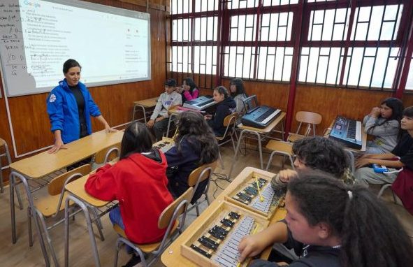Avanza reconstrucción de escuelas John Kennedy y Villa Independencia afectadas por incendio en Viña del Mar
