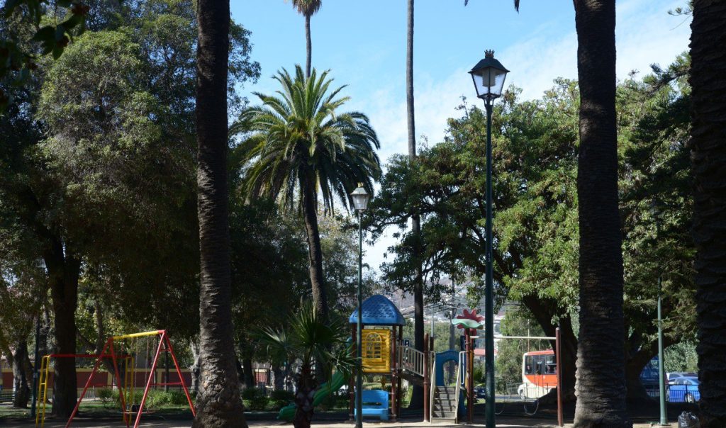 Imagen principal: Miraflores Bajo tendrá recambio de luminarias tras proyecto del Municipio de Viña del Mar para iluminar el barrio y mejorar seguridad de peatones
