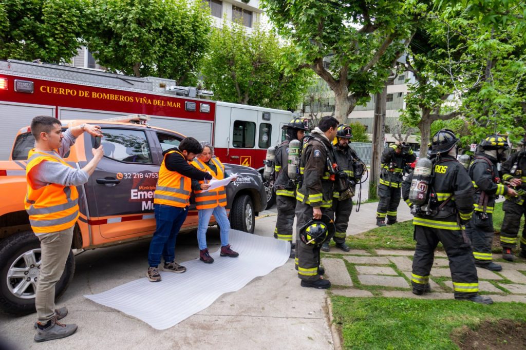 Imagen principal: Municipio otorga subvención de $120 millones al Cuerpo de Bomberos de Viña del Mar para colaborar en su labor por la comunidad