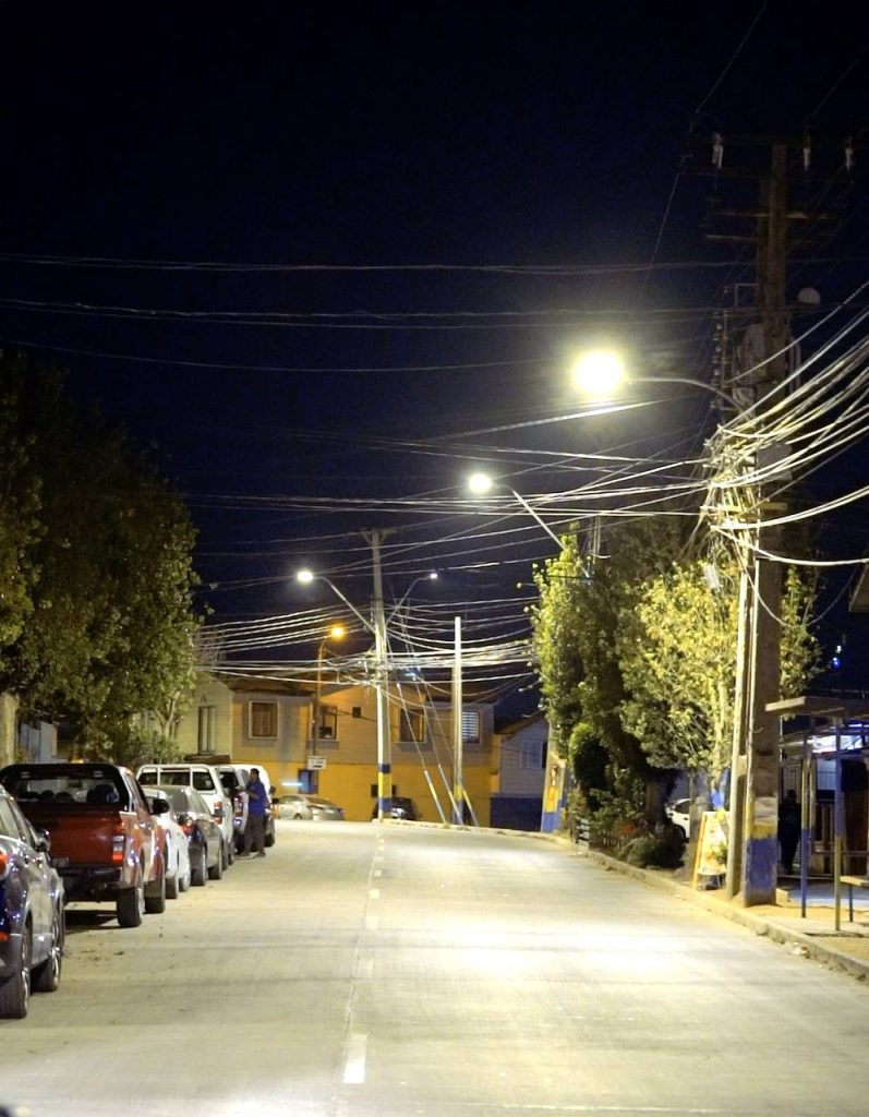 Imagen principal: Avanza el recambio masivo en Viña del Mar: Municipio instaló más de 700 luminarias con tecnología led en Gómez Carreño