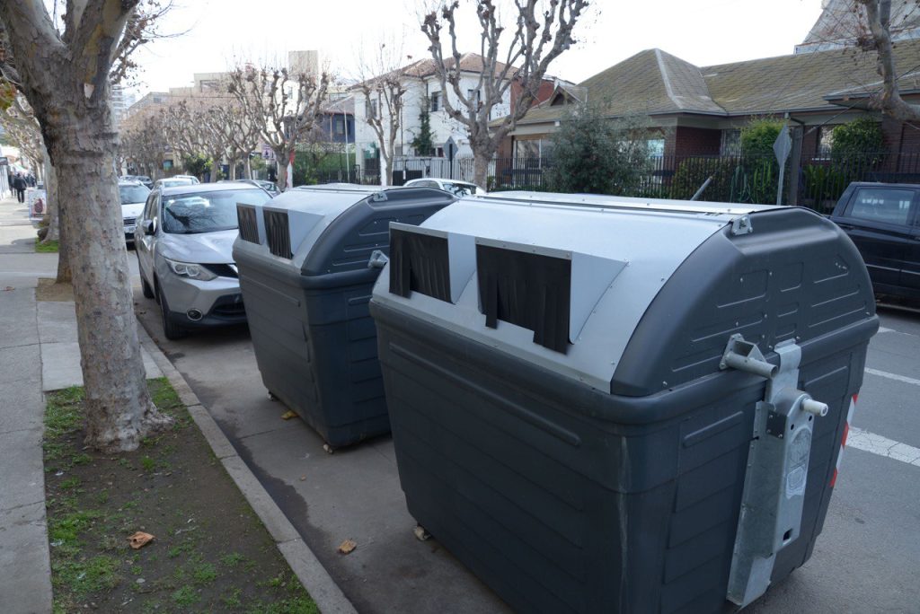 Imagen principal: Municipio de Viña del Mar implementa plan piloto de nuevos contenedores para el aseo domiciliario