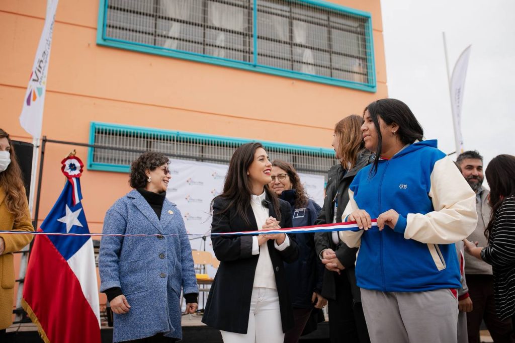 Imagen principal: Municipio de  Viña inaugura obras de reconstrucción de escuela John Kennedy tras ser afectada por megaincendio
