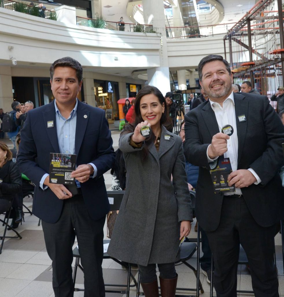 Imagen principal: Alcaldesa Macarena Ripamonti valora campaña público-privada que busca combatir el comercio ilegal