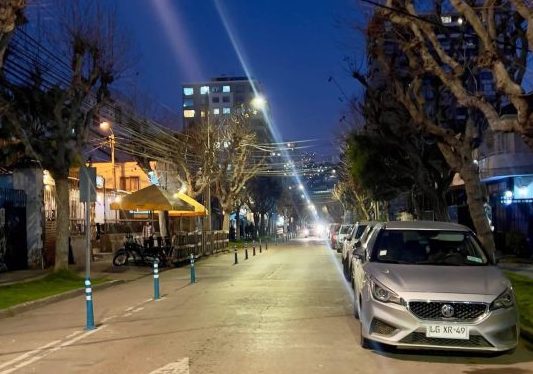 Municipio realiza recambio de luminarias para potenciar seguridad en el Barrio Poniente de Viña del Mar