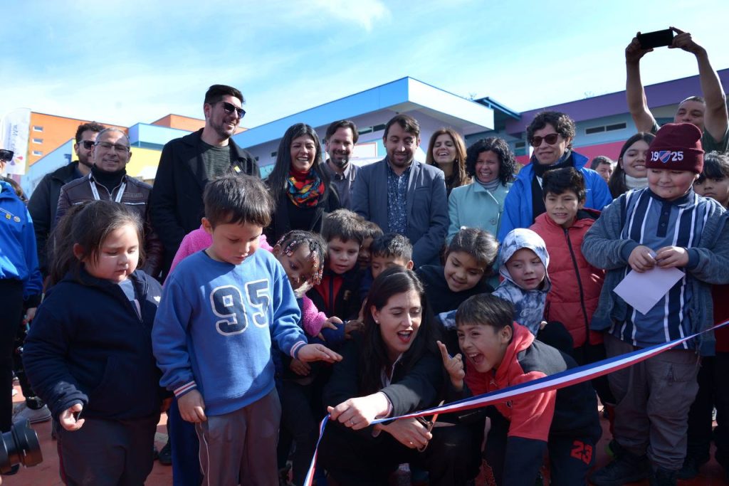 Imagen principal: Municipio de Viña del Mar inaugura nuevas obras de la escuela Villa Independencia: más de 170 estudiantes de la zona del incendio serán beneficiados