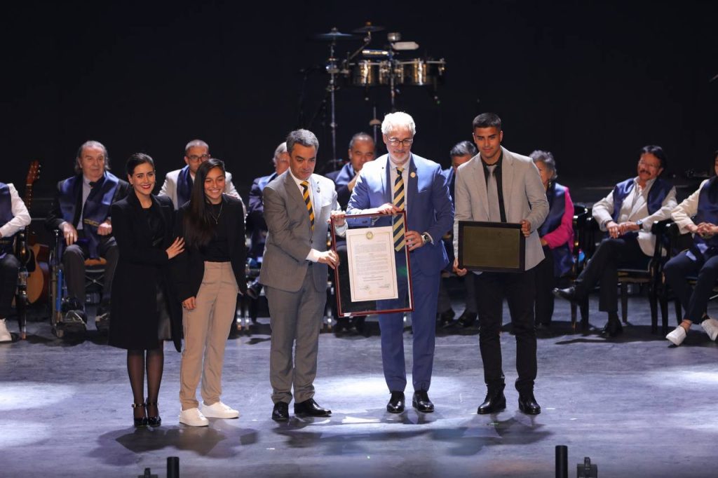 Imagen principal: Primera Gala del fútbol: Alcaldesa Macarena Ripamonti declara a Everton de viña del mar como Patrimonio inmaterial de la comuna