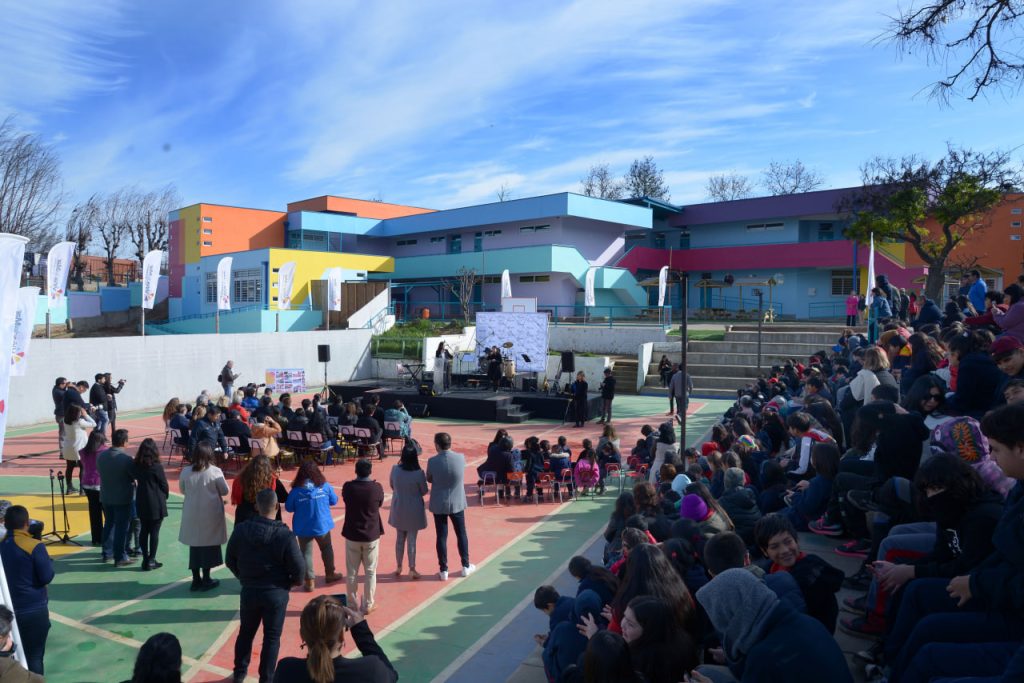 Imagen principal: Se inicia período de matrículas en las escuelas municipales de Viña del Mar: Alcaldesa Ripamonti destacó inversión de más de $9 mil millones en los recintos educacionales   