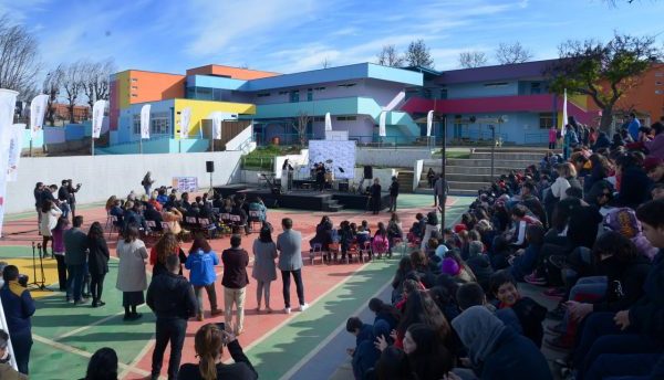 Se inicia período de matrículas en las escuelas municipales de Viña del Mar: Alcaldesa Ripamonti destacó inversión de más de $9 mil millones en los recintos educacionales