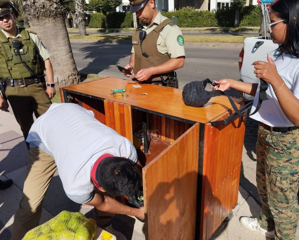 Imagen principal: Más de 20 carros de venta comida y alcohol ilegal han sido retirados por Seguridad Pública del municipio de Viña del Mar