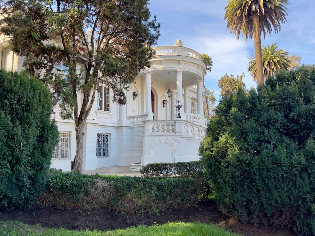 Imagen principal: Museo Palacio Rioja invita a artistas visuales, y coleccionistas, entre otros, a postular a su Temporada de Exposiciones 2025