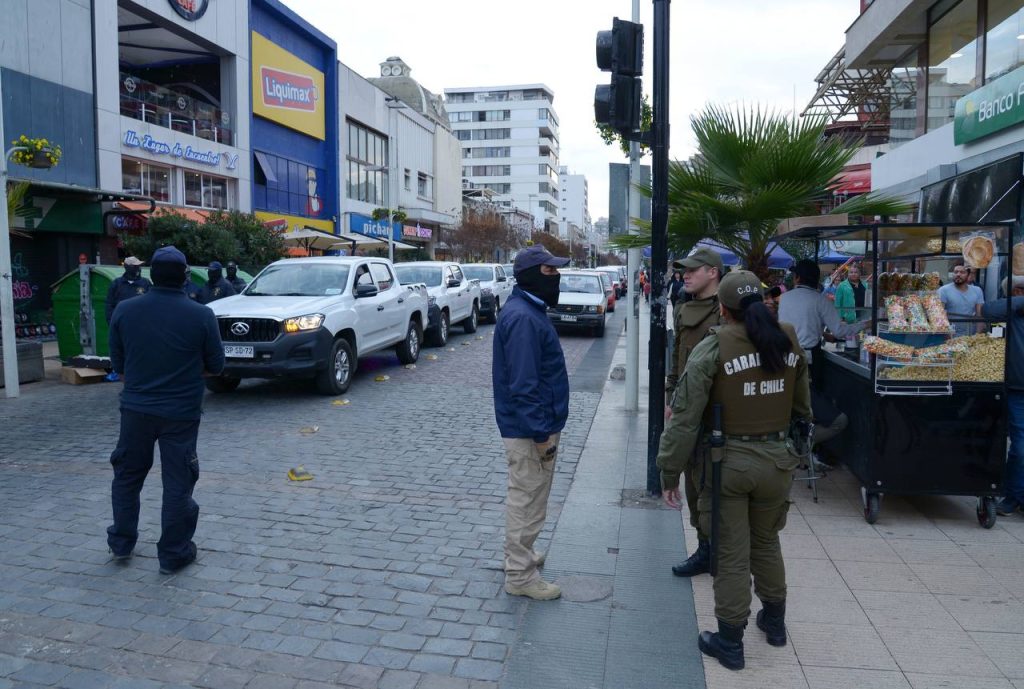 Imagen principal: Municipio de Viña del Mar se querella por amenazas y lesiones tras ataque contra funcionarios de seguridad pública y carabineros