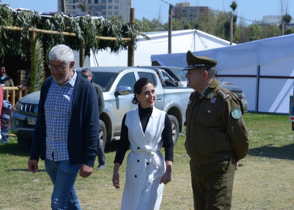 Imagen principal: Alcaldesa Ripamonti destaca planificación de seguridad con carabineros para celebración de Fiestas Patrias en el Sporting y la ciudad