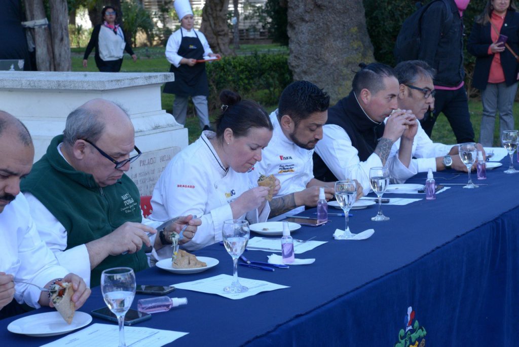 Imagen principal: Concurso de la mejor empanada de Viña del Mar: conoce los locales que ganaron los tres primeros lugares