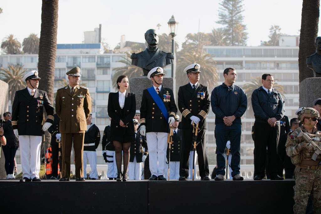 Imagen principal: Alcaldesa Macarena  Ripamonti destacó tradicional desfile naval que recorrió las calles de Viña del Mar