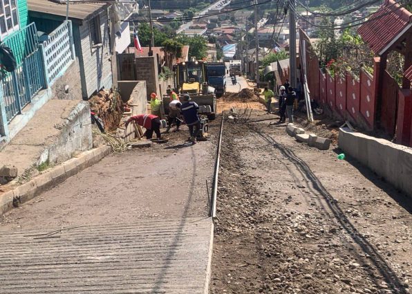 Rápidamente avanzan las obras municipales para el mejoramiento de las peligrosas calles Los Aromos y El Boldo en Chorrillos