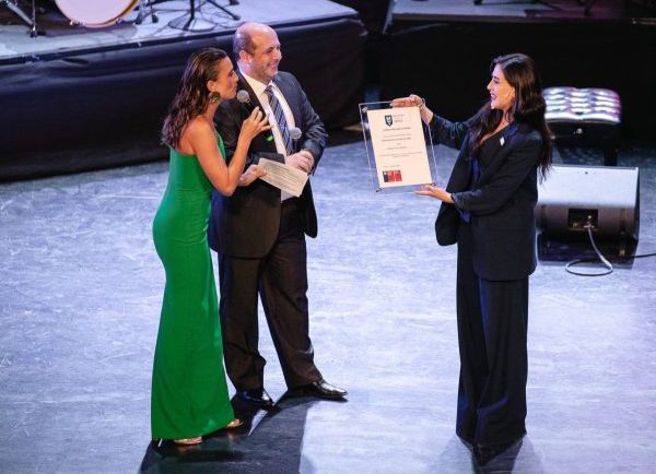 En masiva Gala del Turismo en el Teatro Municipal, la ciudad de Viña del Mar recibe importante galardón