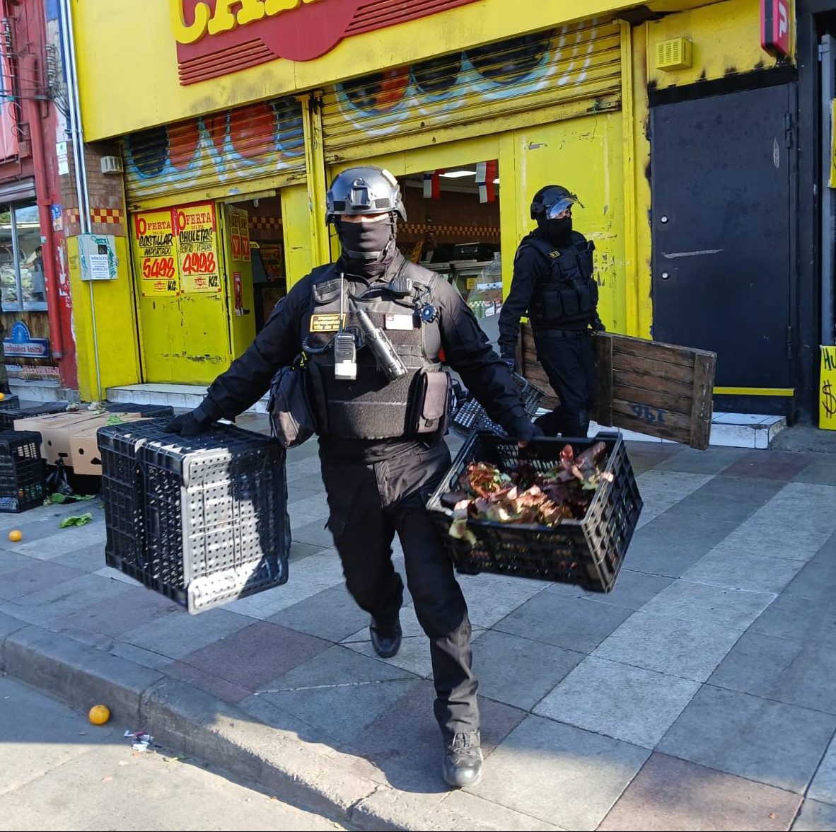 Operativos municipales logran sacar de las calles más de 250 carros de supermercado y puestos de venta ilegal de comida en Viña del Mar