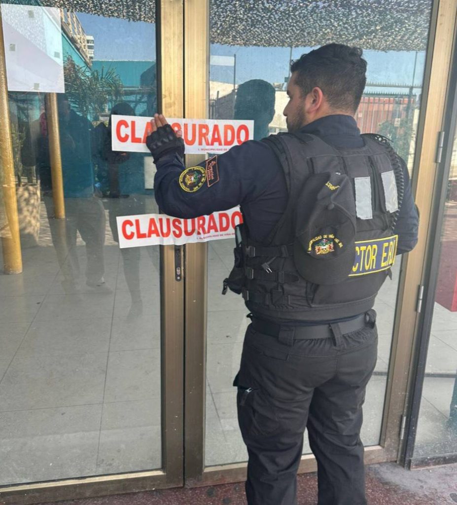 Imagen principal: Clausuran discoteque de Caleta Abarca por funcionar sin permiso y tras denuncias de desórdenes nocturnos en el sector