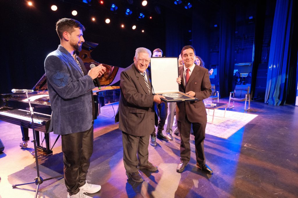 Imagen principal: Maestro Valentín Trujillo fue declarado Visita Ilustre de Viña del Mar