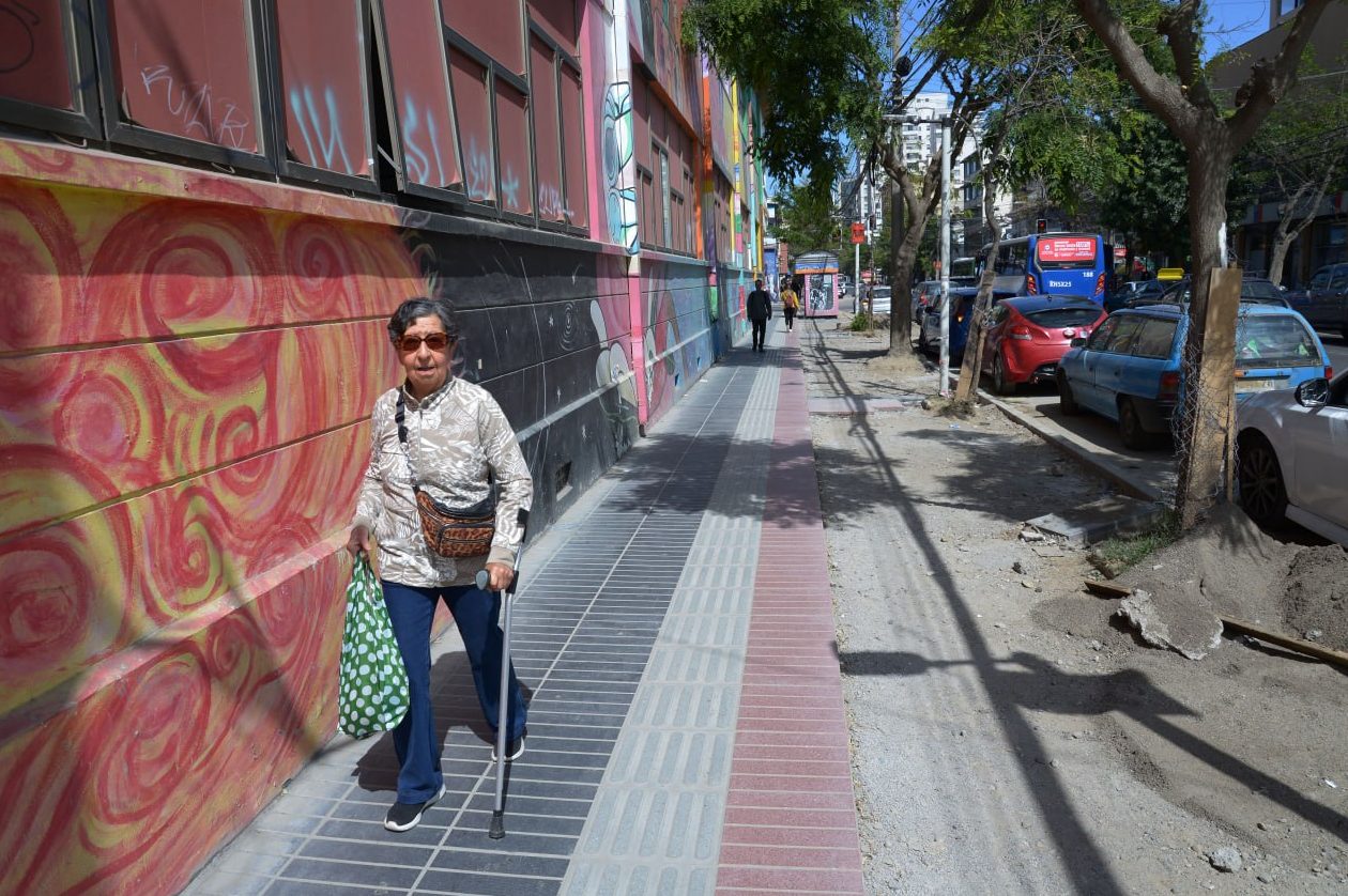 Alto grado de avance en obras de nuevas veredas en calle Arlegui de Viña del Mar