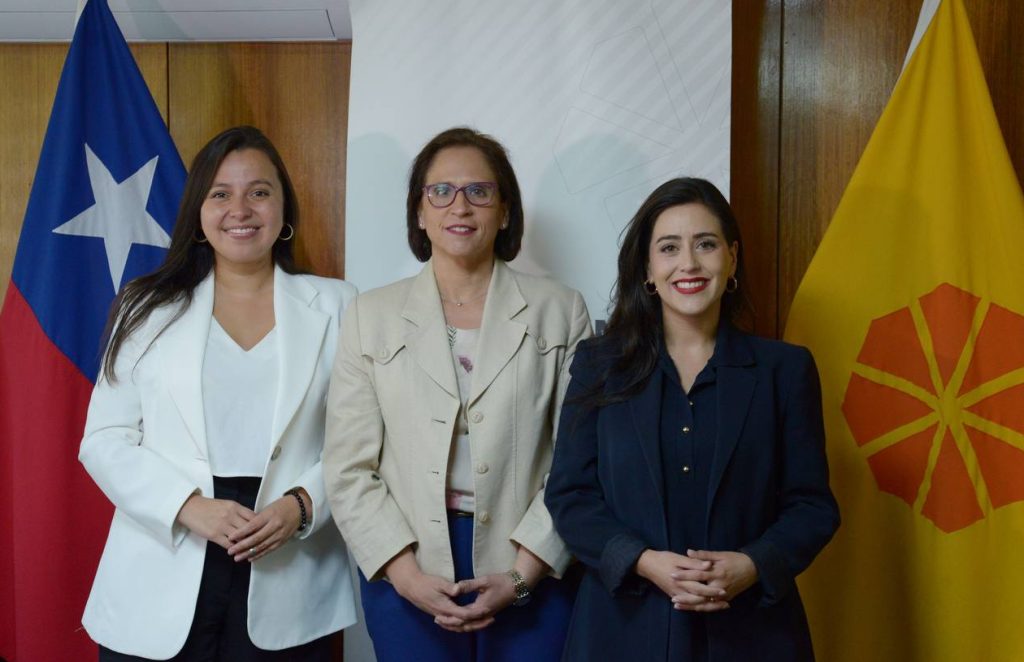 Imagen principal: Alcaldesa Ripamonti sostiene reunión con subsecretaria Leitao para concretar inversión en seguridad y combate a la delincuencia