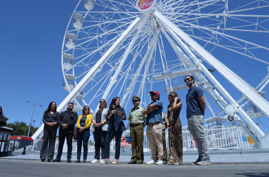 Imagen principal: Gran rueda de 30 metros de altura es la nueva atracción turística para Viña del Mar durante el verano