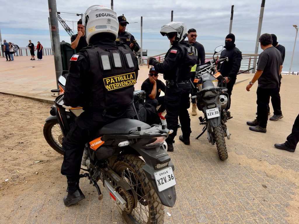 Imagen principal: Plan de Ordenamiento del Municipio de Viña del Mar incorpora retiro de estacionadores ilegales en Reñaca e intervención de Seguridad Pública