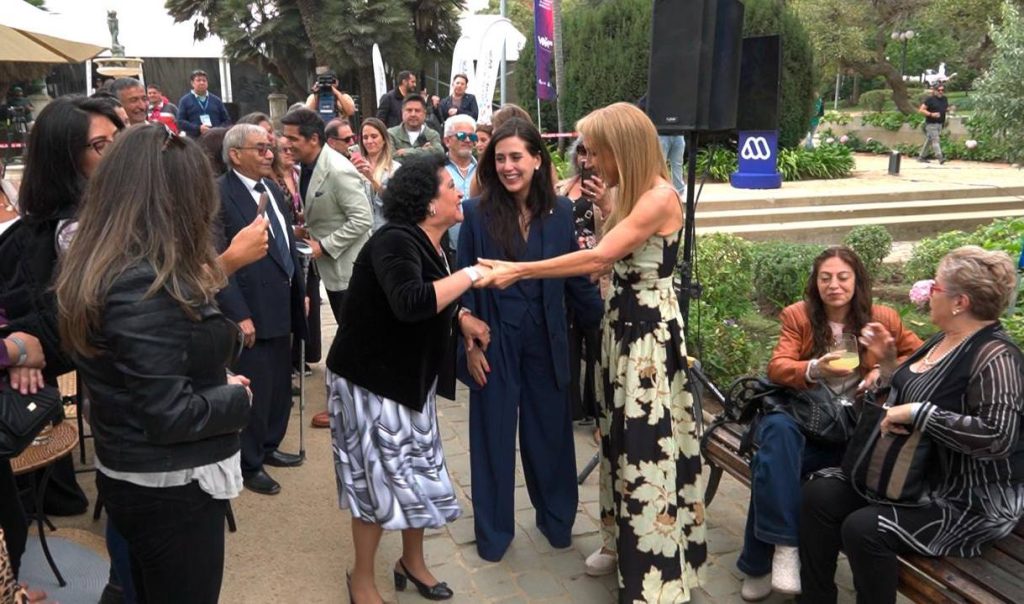 Imagen principal: Viña recupera tradicional Gala Vecinal: comunidad compartió con animadores y miembros del jurado