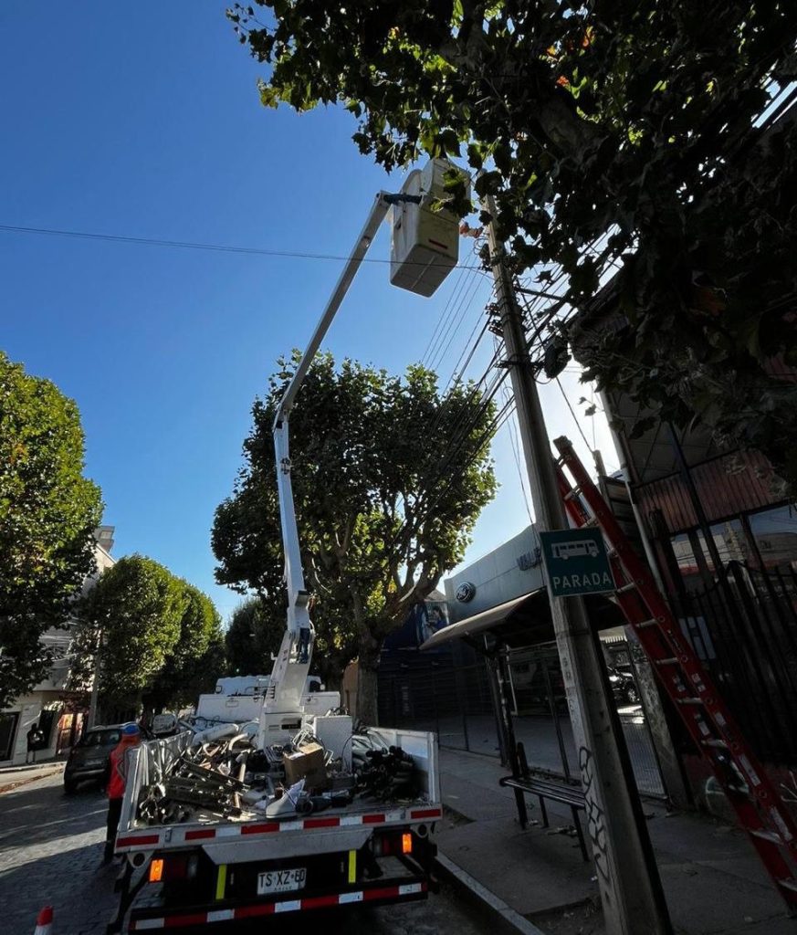 Imagen principal: Municipio de Viña del Mar concreta importantes proyectos de iluminación para población Vergara oriente