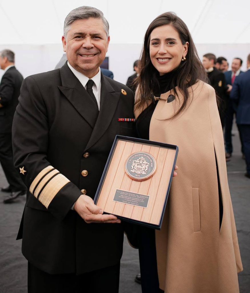 Imagen principal: Alcaldesa Ripamonti destaca nombramiento de Vicealmirante Fernando Cabrera como nuevo Comandante en Jefe de la Armada