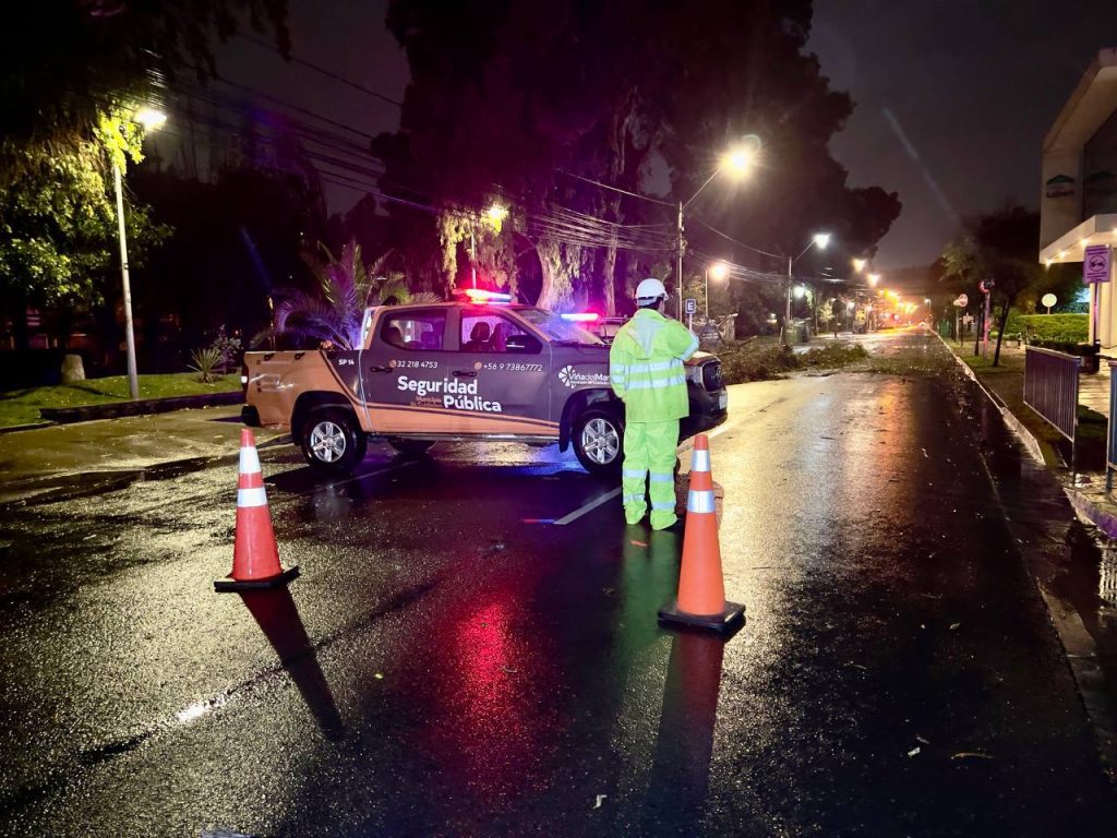 Imagen principal: Municipio de Viña del Mar pone en alerta a sus equipos ante nuevo sistema frontal   